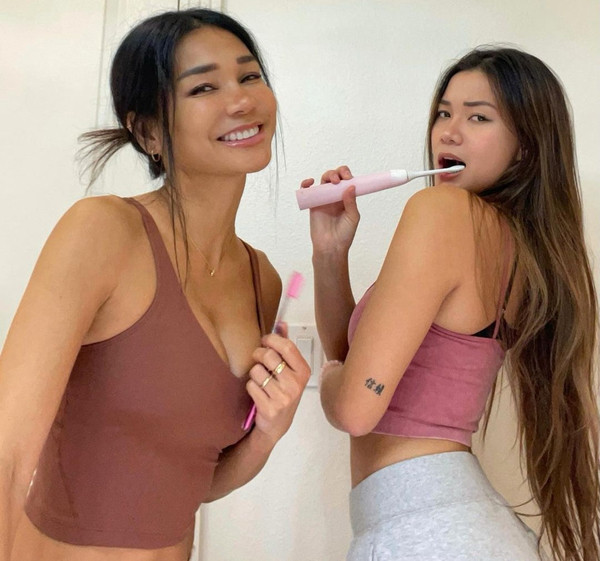 Thường xuyên bị so sánh với mẹ song không vì thế Meilani cảm thấy phiền toái. Cô gái từ nhỏ đã quen với việc bị người lạ nhận nhầm là em của mẹ. Thậm chí, Meilani còn cảm thấy thoải mái khi có mẹ xinh đẹp.