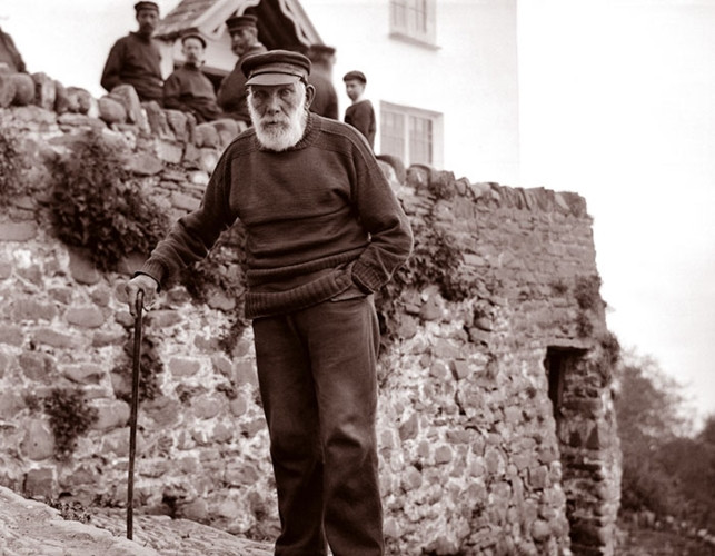 Cụ ông già nhất ở Clovelly, Anh.