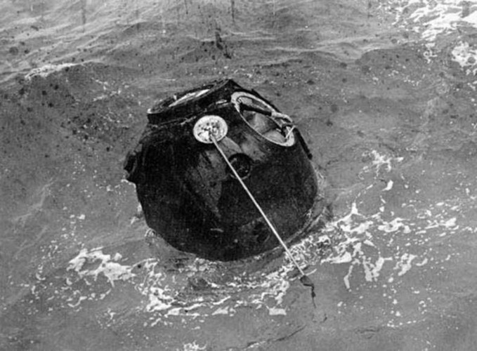 Zond 5 của Nga là tàu vũ trụ đầu tiên bay vòng quanh Mặt Trăng và trở về Trái Đất. Ngoài ra, 2 con rùa trong con tàu này cũng đã sống sót an toàn sau hành trình ngoạn mục trên.