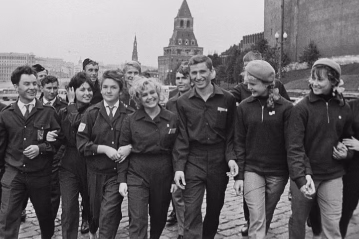 Giới trẻ Liên Xô tại Quảng trường Đỏ ở Moscow năm 1963. Tháng 10/2018 này tròn 100 năm sự ra đời của Đoàn Thanh niên Cộng sản Lenin toàn Liên Xô (gọi tắt là Komsomol).