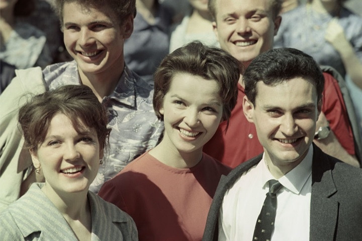 Vẻ rạng ngời của các nam thanh nữ tú là sinh viên Liên Xô tại Moscow vào năm 1963.