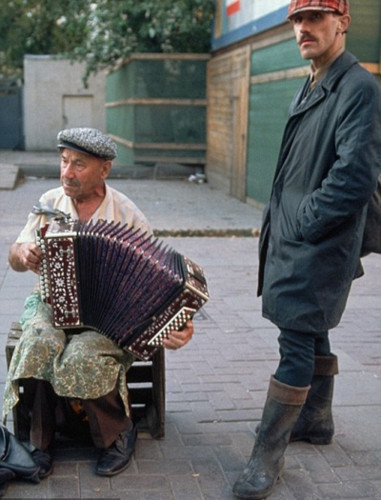 Đây có lẽ cũng là một trường hợp mưu sinh bằng tiếng đàn./.