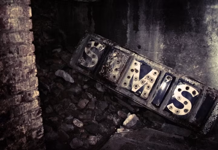 Seattle, Mỹ: Khi 31 tòa nhà bị thiêu rụi trong một vụ cháy lớn năm 1889 ở Seatle thì thay vì chỉ xây dựng lại, thành phố quyết định nâng các con đường nội thị thêm 1 - 2 tầng so với chiều cao cũ và để lại một thành phố ngầm bên dưới với những cửa hàng và các con đường hoang phế./.