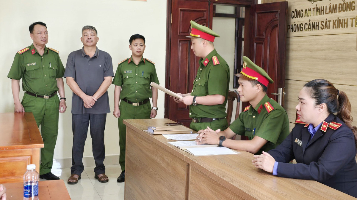 Lam Dong: Bat 4 can bo xa de khai thac khoang san trai phep-Hinh-2