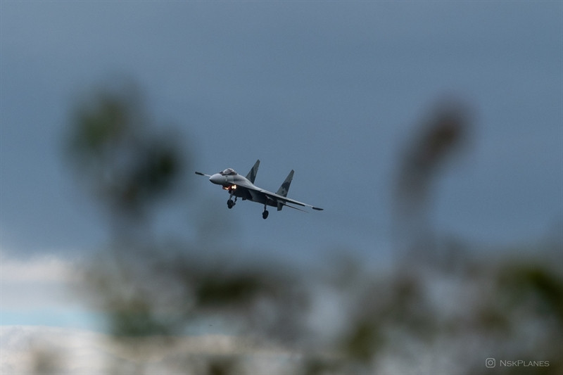 Không chỉ vì bản thân Su-35, theo báo Mỹ lý do khiến Ai Cập chấp nhận mua dòng tiêm kích Nga với mức giá siêu đắt đỏ là bởi Moskva đã chấp thuận bán kèm theo những vũ khí ưu tú nhất hiện có với các tên lửa dẫn đường có tầm bắn trên dưới 100 km như R-27 và RVV-AE.