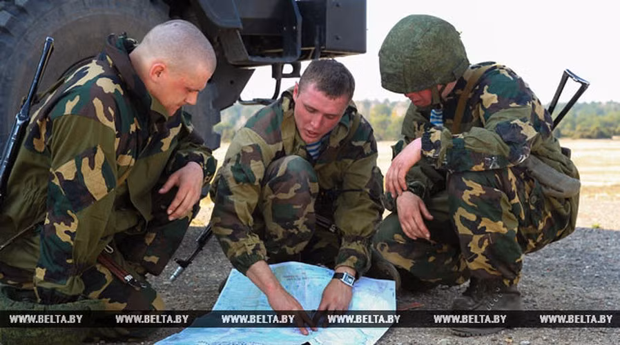 Trên thực tế theo giới quan sát, diễn biến tại thời điểm này ở khu vực biên giới Nga - Belarus giống như sự chuẩn bị cho sự ra đời của tình trạng thiết quân luật.