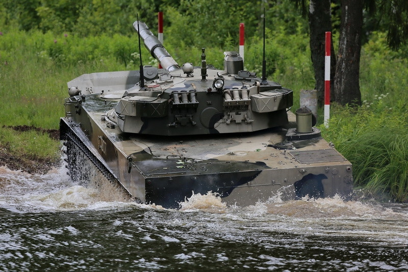 Tăng 2S25 Sprut-SD (Bạch tuộc) hay còn được gọi là xe tăng lội nước hoặc pháo tự hành chống tăng được Công ty Cổ phần máy kéo Volgograd phát triển để trang bị cho lực lượng Đổ bộ đường không (VDV) của Quân đội Nga.