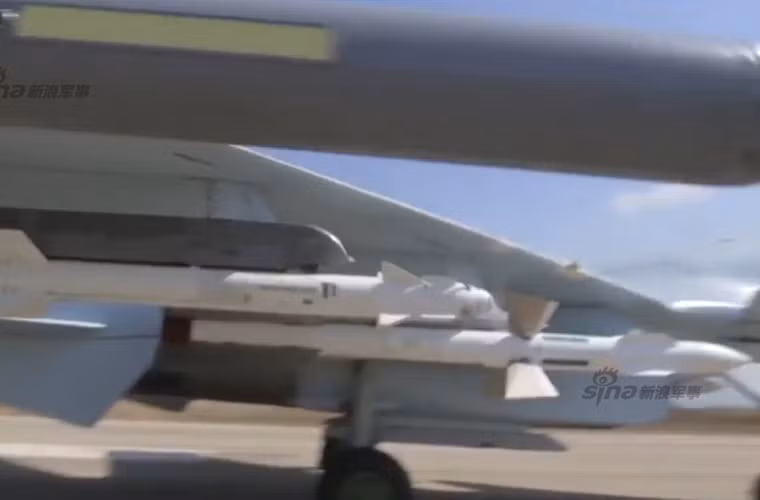 Tên lửa R-73 và R-27 là đủ để các máy bay Su-30SM tiêu diệt mọi mục tiêu nguy hiểm ở cự ly tối đa đến 110km.