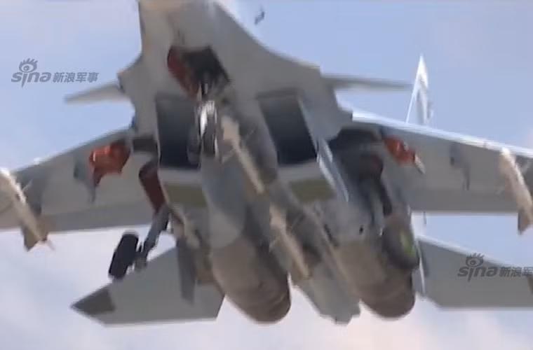 Nó mang theo 8 đạn đối không.