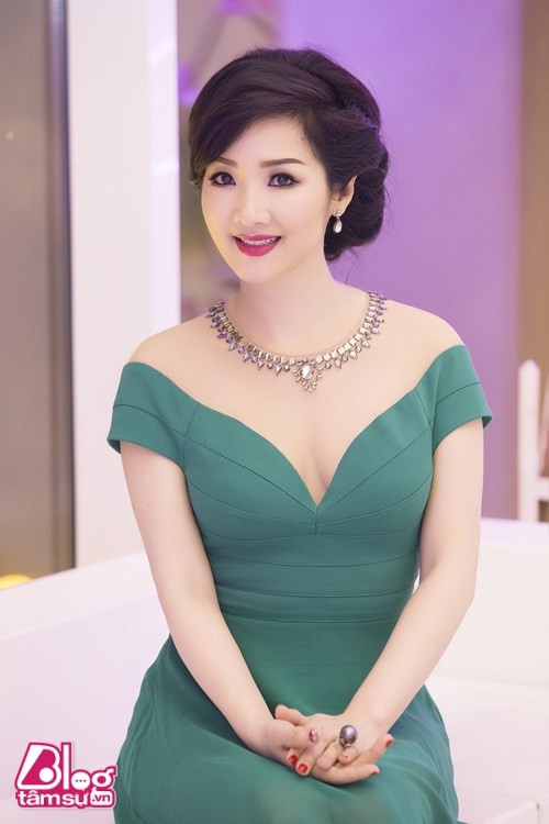 Hoa hậu Giáng My cũng là một trong những người đẹp gạo cội góp mặt trong danh sách này. Những người tên My dường như đều trẻ rất lâu, bằng chứng là dù đã gần 50 nhưng Giáng My chỉ trông như ngoài 30.