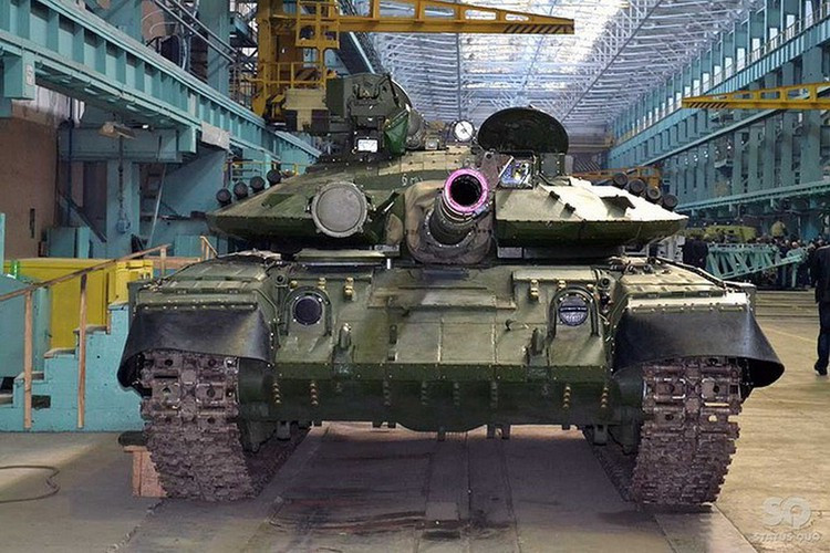 Trước đây Ukraine chỉ dùng T-64B1M cho mục đích xuất khẩu, nhưng tình hình chiến trường miền Đông phức tạp nên họ đã biên chế cả chủng loại tăng này bên cạnh T-64BM Bulat.