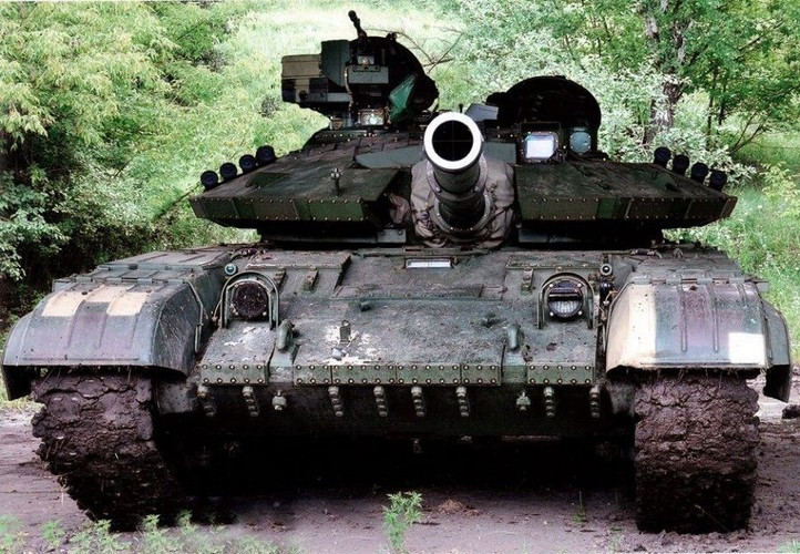 Cụ thể T-64B1M có lợi thế về động cơ mạnh mẽ hơn trong khi T-64BM Bulat lại có lợi thế về hệ thống điều khiển hỏa lực và có thể bắn tên lửa qua nòng pháo.