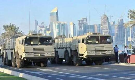 Qatar là quốc gia đầu tiên nhập khẩu pháo SY400 của Trung Quốc; năm 2017, Qatar đã bắn thử nghiệm loại pháo này; tuy nhiên là quốc gia “có điều kiện”, Qatar chỉ sử dụng loại tên lửa đạn đạo chiến thuật BP12A, thay vì dùng tên lửa dẫn đường SY400, nên mức chính xác và tầm bắn cao hơn nhiều.