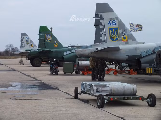 Trên thực tế, 178 máy bay cánh cố định và trực thăng mà không quân Ukraine đã mất chiếm 1/3 tổng số phi cơ phục vụ trên toàn thế giới bị sụt giảm trong năm 2014.