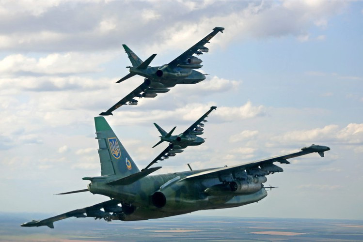 Ngoài ra, ít nhất một máy bay của Ukraine đã bị chiến đấu cơ MiG-29 của Nga bắn hạ. Theo báo cáo, phi công lái MiG-29 đã phóng tên lửa khi máy bay Ukraine đang ở trong không phận Nga.