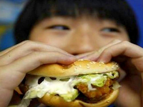 Ăn vào rất nhiều nhưng nôn ra hết nên những người này bị mất nước, thiếu chất dinh dưỡng nghiêm trọng. Chính vì thế, họ luôn mệt mỏi và cơ thể liên tục đòi hỏi, buộc họ lại tiếp tục tìm đồ ăn uống thả sức.