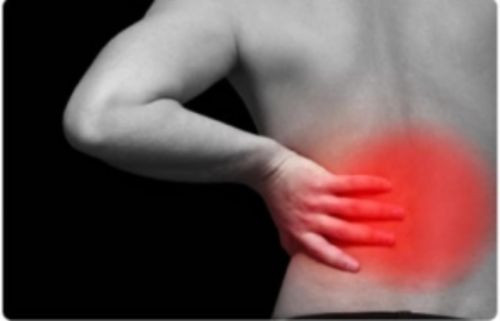 Nhiều thói quen sinh hoạt lao động hàng ngày cũng ảnh hưởng xấu tới xương khớp như tư thế ngồi làm việc không đúng cách gây cong vẹo cột sống, tập thể dục không đúng cách gây thoái hoá khớp, trật khớp cũng là tác nhân thúc đấy tình trạng thoát vị đĩa đệm gia tăng.