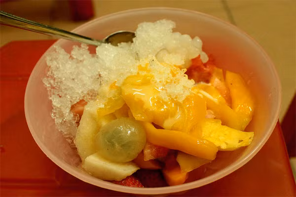 Nhãn lồng dầm sữa chua món giải khát ưa thích của nhiều người trong mùa hè.