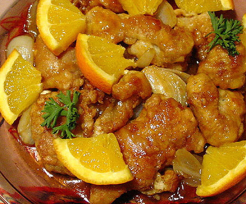 Gà sốt chanh long nhãn đặc trưng bởi vị ngọt dịu của long nhãn hòa quyện trong nước sốt chanh chua ngọt, là món ăn bổ dưỡng không thể bỏ qua trong mùa hè này.