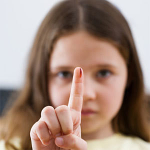 Bên cạnh những trường hợp trên thì nguy cơ phơi nhiễm HIV do cứu giúp những người bị tai nạn giao thông cũng có thể xảy ra.