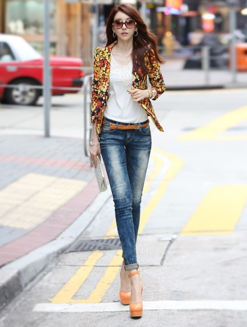 Lưu ý style máy chỉ phù hợp với những bạn gái có thân hình khá chuẩn. Và nhớ mặc áo khoác để tránh bị lạnh.