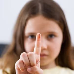 Bên cạnh những trường hợp trên thì nguy cơ phơi nhiễm HIV do cứu giúp những người bị tai nạn giao thông cũng có thể xảy ra.