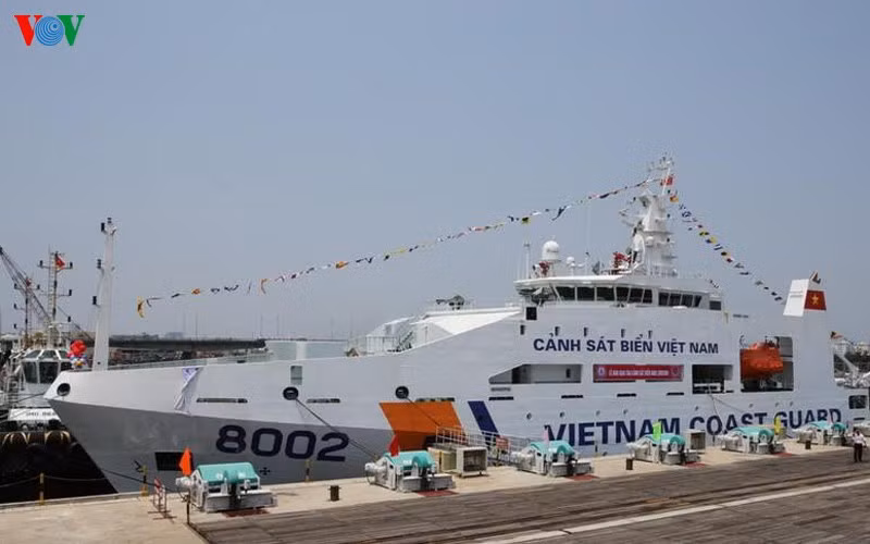 Đây là tàu đa năng, thiết kế hiện đại, đạt tiêu chuẩn quốc tế, có sàn đáp cho trực thăng, tốc độ tối đa của tàu là 21 hải lý/giờ, tầm hoạt động không hạn chế, trong điều kiện gió cấp 12 và liên tục trên biển trong 40 ngày đêm, tầm hoạt động 5000 hải lý.