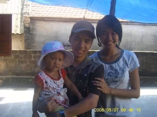 7 năm trước Linh Chi có một làn da đen nhẻm, ngoại hình hết sức bình thường và có phần "quê mùa".