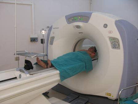 Ngay sau sinh thiết, bệnh nhân được chụp lại phim cắt lớp vi tính ngực để đánh giá các tai biến chảy máu nhu mô phổi, chảy máu màng phổi, tràn khí màng phổi.