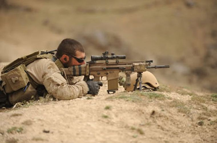 Bộ chỉ huy các hoạt động đặc biệt của Mỹ (US SOCOM) đã yêu cầu một loại súng trường tiến công mới phục vụ cho các hoạt động đặc biệt của Mỹ trên khắp thế giới. và khẩu SCAR - viết tắt của cụm từ: Special Operations Forces (SOF) Combat Assault Rifle (súng trường tiến công cho lực lượng đặc biệt) ra đời.