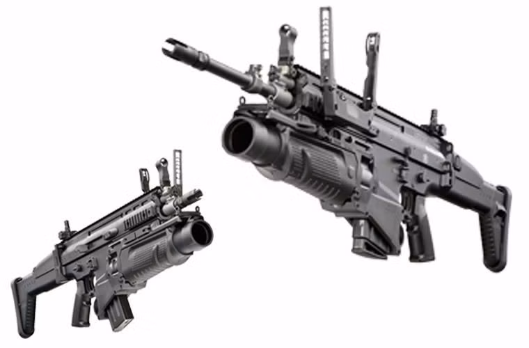 Khi hoạt động độc lập, súng sẽ được gắn vào bộ khung với ray Picatinny ở 4 phía, giúp trang bị thêm đèn pin chiến thuật, đèn laser hay các hệ thống ngắm khác bên cạnh thước ngắm gập quen thuộc. Mặc dù độ chính khi sử dụng thước ngắm gập là khá cao, tuy nhiên xạ thủ vẫn có thể cải thiện bằng cách lắp thêm các loại kính ngắm quang học chuyên dụng như trên M32.