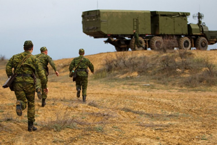 Ukraine ap che phong khong S-400 cua Nga bang vu khi bi mat?