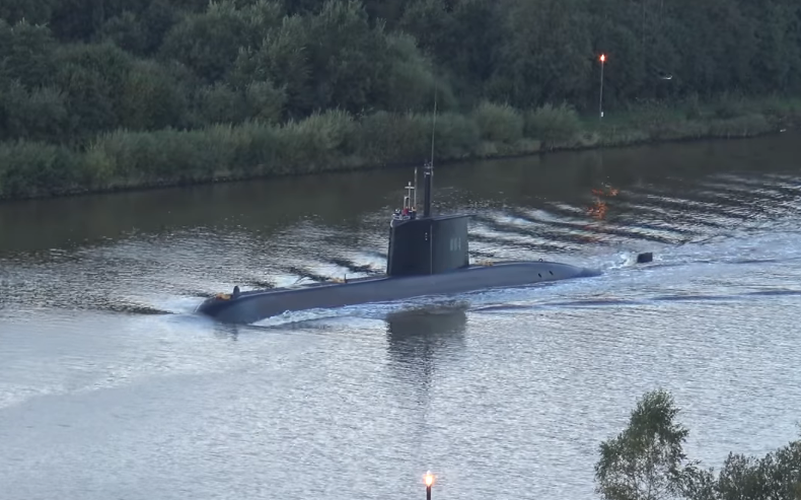 Sự có mặt của tàu ngầm Đức ngoài khơi Latvia, giữa nhóm tàu chiến Nga được nhận định nhằm gửi thông điệp ủng hộ tới Latvia, một quốc gia thành viên NATO có quan hệ ngoại giao không mấy tốt đẹp với Moskva.