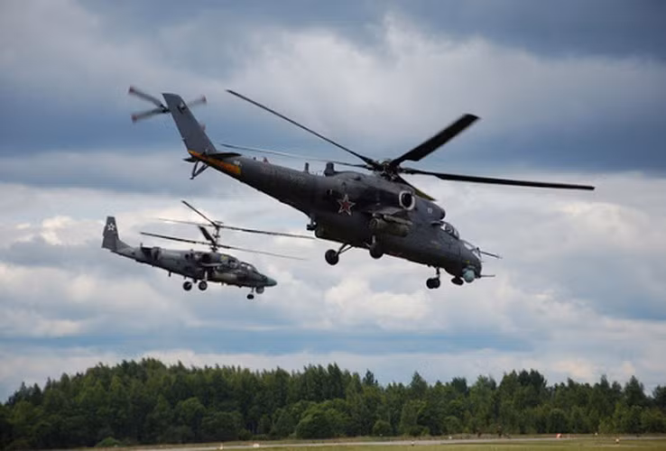 "Đây là phương án tình thế nhằm giải quyết sự thiếu hụt hệ thống DIRCM trên chuyên cơ, nhất là khi chiến trường Syria đã chứng kiến sự hiện diện của ít nhất ba loại MANPADS gồm 9K32 Strela-2 và 9K310 Igla-1 do Liên Xô sản xuất, cùng FN-6 xuất xứ Trung Quốc", chuyên gia hàng không David Cenciotti nhận xét.