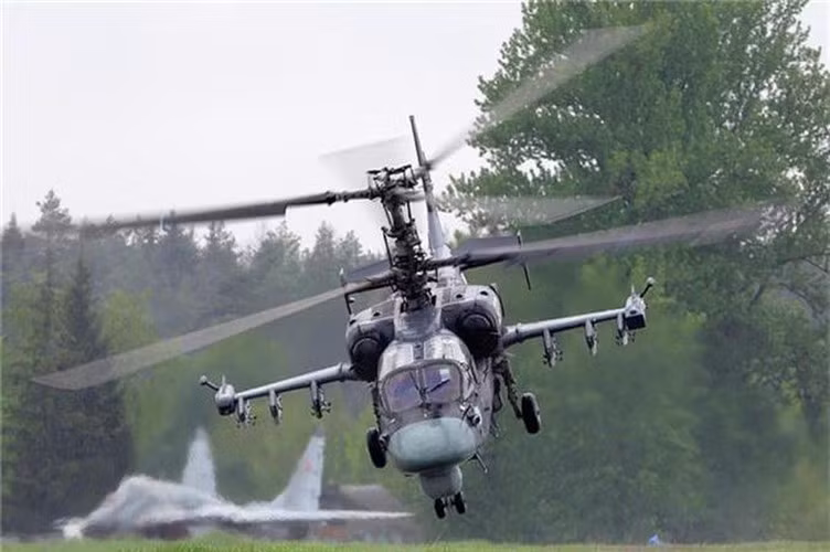 Thành phần trung tâm của Vitebsk là thiết bị điều khiển L370-1, có nhiệm vụ xử lý dữ liệu thu được từ hệ thống cảm biến để tự động kích hoạt thiết bị gây nhiễu và hệ thống phòng vệ khi phát hiện tên lửa lao đến.