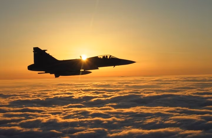 Cụ thể, pháo 27mm Mauser BK 27 có thể mang tên lửa không đối không, tên lửa diệt radar, tên lửa không đối đất, bom thông minh, tên lửa diệt hạm và bom thông thường.