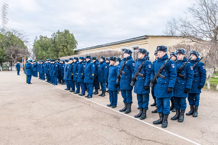 Theo thống kê không chính thức hiện tại Quân đội Nga đã đưa vào biên chế hơn 20 tiểu đoàn phòng không S-400 với hơn 320 tổ hợp phóng di động và mỗi tổ hợp này được trang bị tới 4 ống phóng mang đạn tên lửa đất đối không. Nguồn ảnh: bmpd.livejournal.