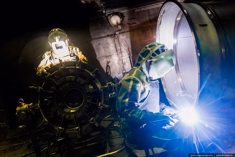 Và dĩ nhiên trong số 930 động cơ máy bay trên có cả những động cơ máy bay dành cho những chiếc chiến đấu cơ Su-30SM và nhiều dòng máy bay quân sự khác. Hình ảnh bên trong tổ hợp công nghiệp hàng không Ufa của Nga. Nguồn ảnh: gelio.