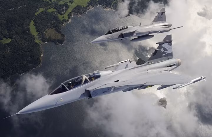 Saab JAS 39 Gripen có rất nhiều biến thể khác nhau phục vụ cho các mục đích hết sức đa dạng.