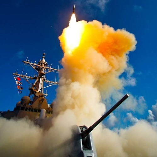 Tên lửa Harpoon được trang bị cho chiến hạm lớp Arleigh Burke là loại tên lửa hạm đối hạm có tầm bắn 45km và có tốc độ siêu âm Mach 1.8 giúp đánh chìm một chiếc khu trục hạm của đối phương trong chớp mắt. Ảnh: seaforces.