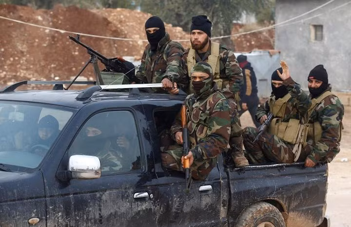 Lực lượng FSA sử dụng xe bán tải dân sự làm phương tiện cơ động.