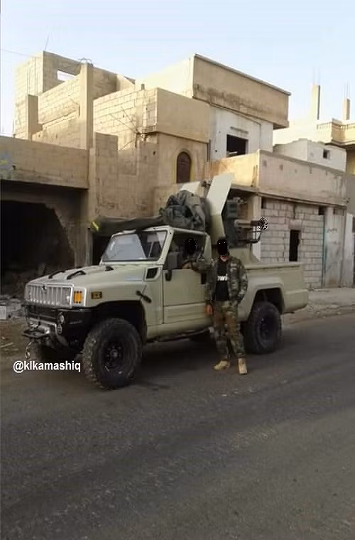 Số phương tiện trên được Iran chuyển đến Syria nhằm chuẩn bị cho các chiến dịch quân sự mới của quân đội Syria và lực lượng đồng minh tại Idlib và Hama đích đến cuối cùng của cuộc chiến này. Nguồn ảnh: South Front.