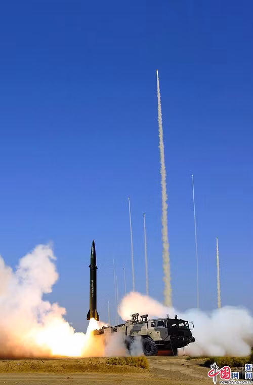 Theo các con số ước tính không chính thức Quân đội Trung Quốc đang sở hữu từ 500-600 đơn vị DF-11 ở tất cả các biến thể. Việc sử dụng DF-11 trong diễn tập bắn đạn thật là cách khá tốt để Quân đội Trung Quốc vừa thải loại các loại tên lửa cũ, vừa giúp binh sĩ nước này làm quen với môi trường tác chiến thực tế. Nguồn ảnh: China News.