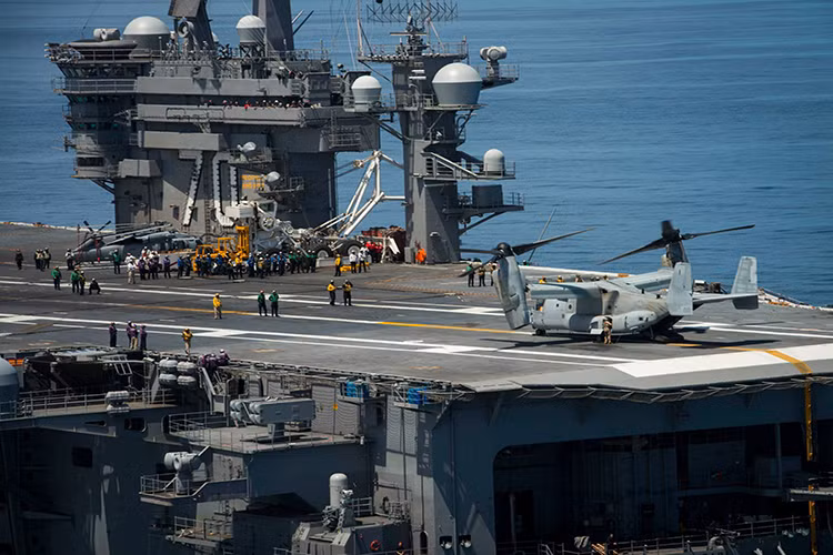 Và theo thông báo của Bộ Quốc phòng Mỹ, Tàu sân bay Mỹ sẽ cập cảng Đà Nẵng dự kiến vào tháng 3 được xác định là tàu USS Carl Vinson (CVN-70), siêu hàng không mẫu hạm lớp Nimitz thứ 3 của Hải quân Mỹ. Nguồn ảnh: usni.org.