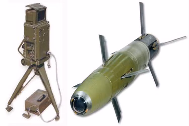 Điểm đặc biệt của đạn Krasnopol là toàn bộ cơ cấu điều khiển đều được thu vào trong thân đạn và chỉ tách ra khi đạn đã rời nòng nên dễ dàng sử dụng trên các mẫu pháo truyền thống. Ngoài ra, thiết kế dạng modul hóa, toàn bộ phần dẫn đường và đầu đạn có thể tách rời giúp dễ dàng vận chuyển và sử dụng. dingrussia.ru.