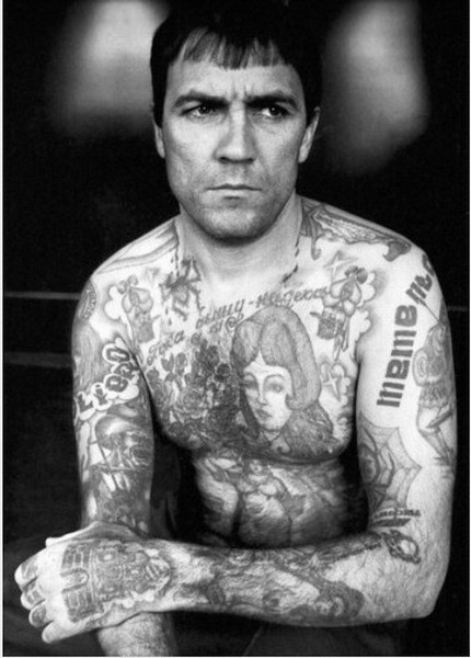 Hình xăm chằng chịt trên cơ thể là chỉ dấu của một mafia Nga.