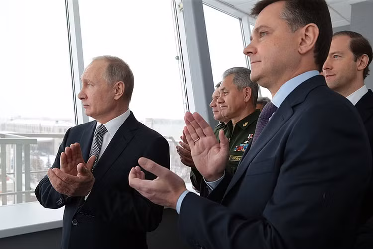 Đích thân Tổng thống Nga Putin giám sát toàn bộ chuyến bay thử nghiệm của Tu-160M tại Kazan. Nguồn ảnh: TASS.