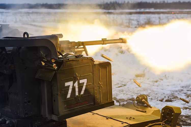 Cận cảnh súng máy Kord trên Nerekhta khai hỏa. Nguồn ảnh: tvzvezda.