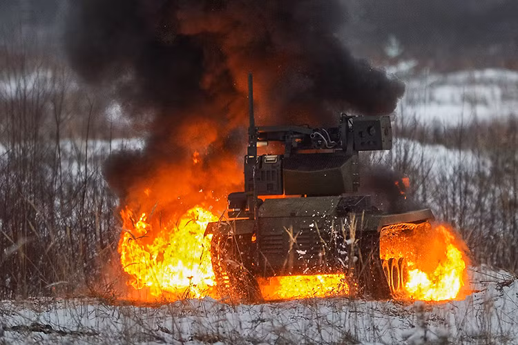 Cuộc diễn tập thực binh kiêm bài kiểm tra cấp nhà nước của Nga đối với robot Nerekhta diễn ta tại thành phố Kovrov thuộc tỉnh Vladimir cách Moscow 90km về phía đông. Và trong đợt thử nghiệm này Quân đội Nga đã gần như thử thách mọi giới hạn hoạt động của Nerekhta. Nguồn ảnh: tvzvezda.