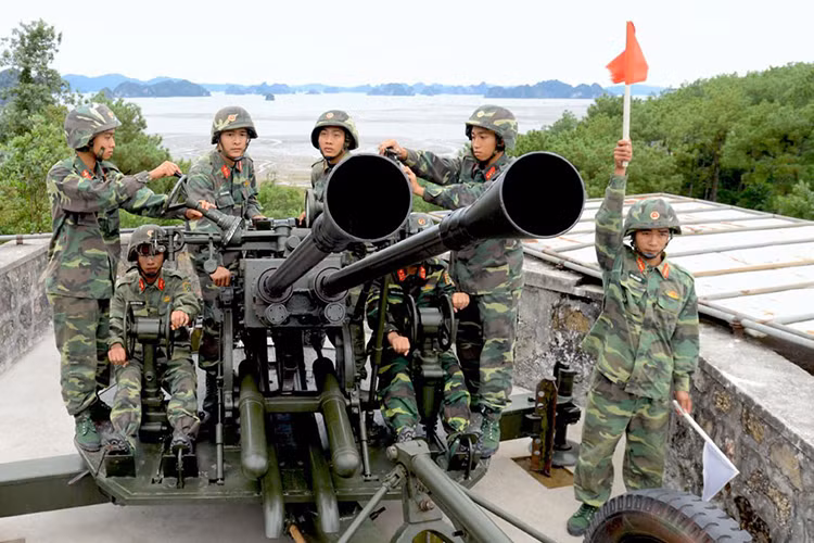 Tích cực tổ chức huấn luyện sát với điều kiện thực tế và tính năng của vũ khí trang bị kỹ thuật nên khả năng SSCĐ của cán bộ, chiến sĩ Đại đội Phòng không 16 không ngừng được nâng cao; góp phần cùng các lực lượng khác bảo vệ vững chắc vùng trời được phân công quản lý.